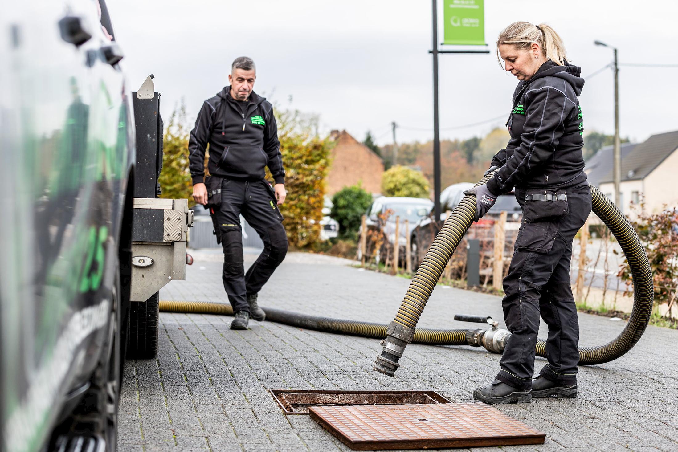 Ruimen en legen van putten Ruimen en lagen van riolering